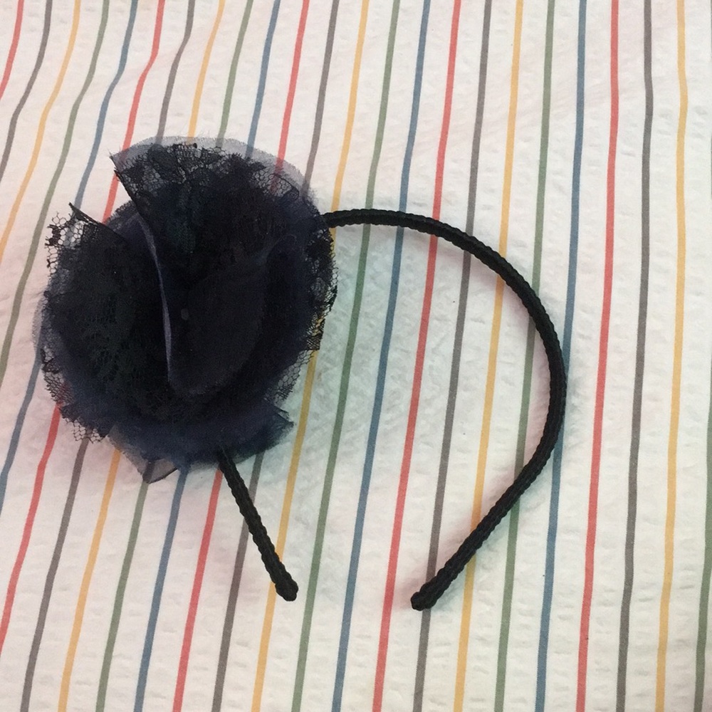 Headband with navy silk and lace pouf